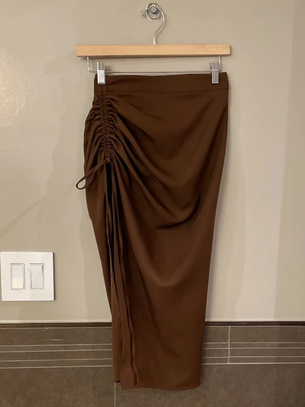 Pretty Little Thing Woven Ruched Front Side-Slit Midi Skirt (Chocolate Brown)